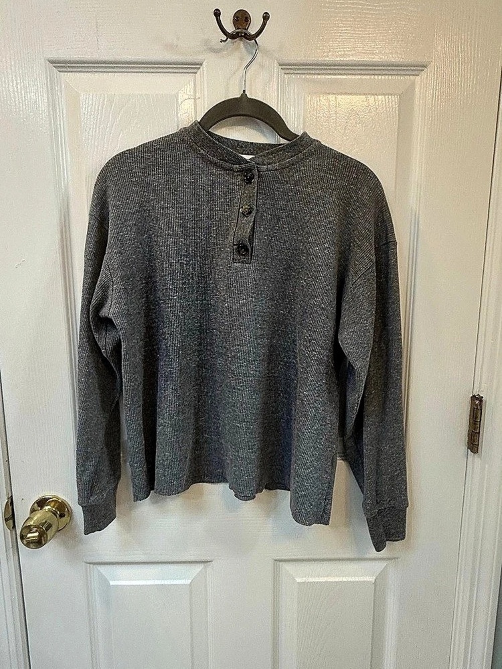 Donni Cotton Long Sleeve Henley in Gray Size XS